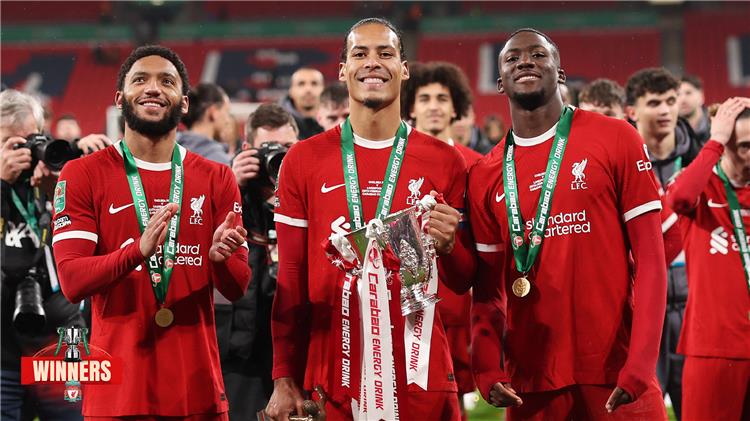 احتفال محمد صلاح مع زملائه بلقب كأس كاراباو يلا شوت الجديد
